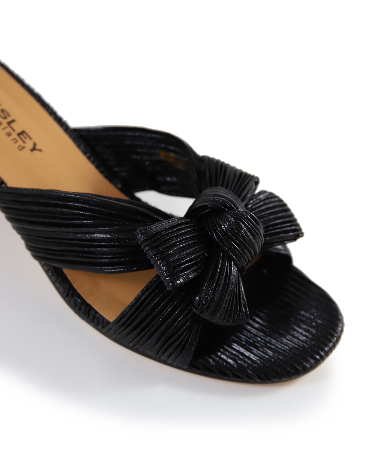 Aniston  - Black