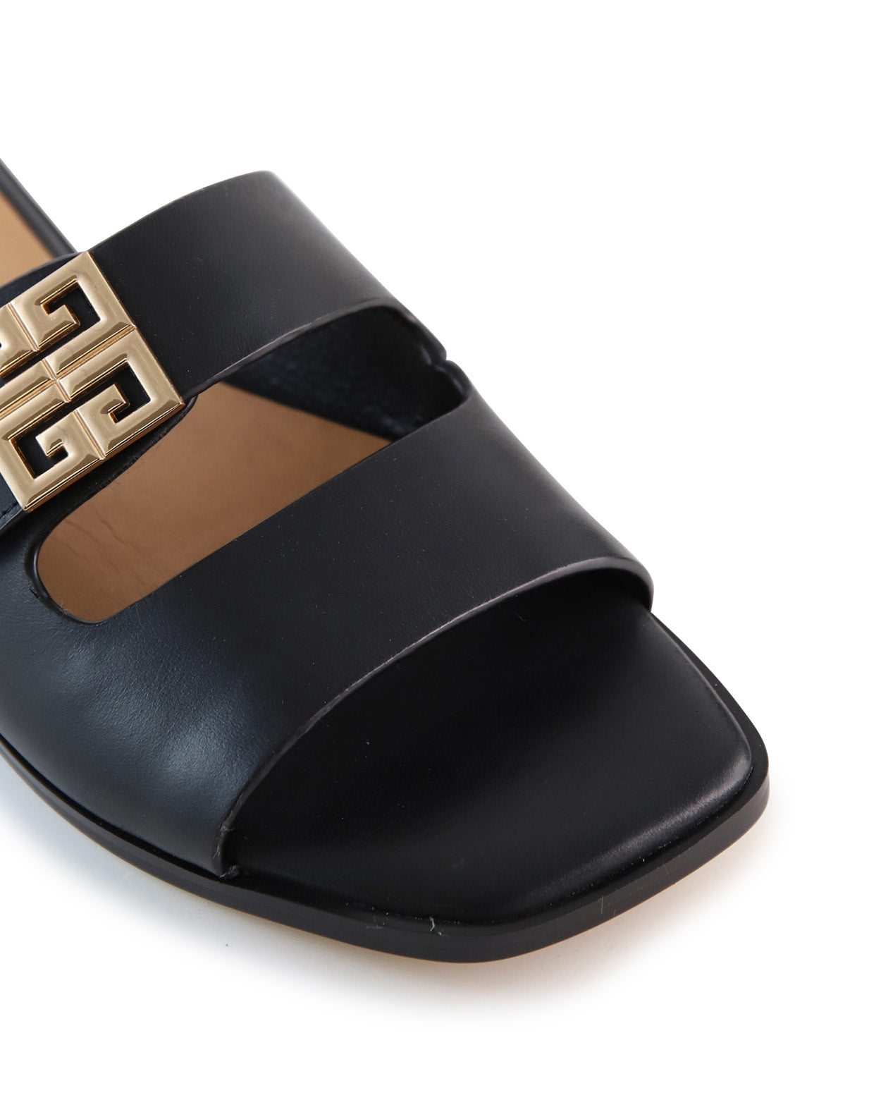 larino_hobbs_blk_3_1765943014