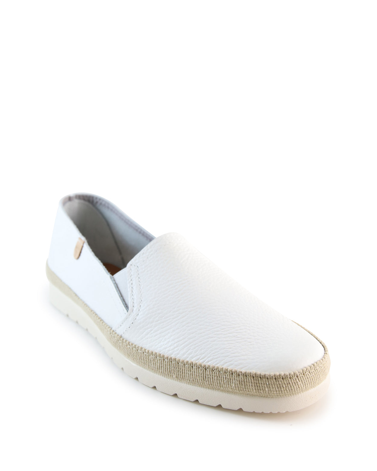 nuria-b_hobbs_whi_3_1765943014